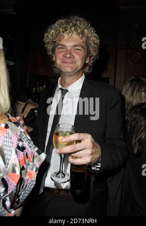 Simon Farnaby assiste à l'après-fête du Bunny et de la première de Bull, qui s'est tenue à Sketch dans le centre de Londres. Banque D'Images