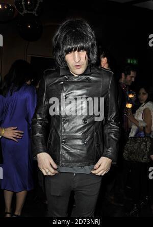 Noel Fielding assiste à l'après-midi du Bunny et de la première de Bull, qui s'est tenue à Sketch dans le centre de Londres. Banque D'Images