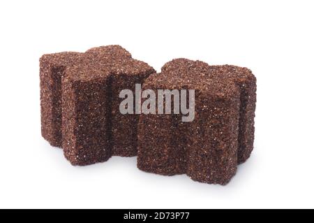 Une photo de studio de cubes de bouillon de bœuf coupée contre un Fond blanc - John Gollop Banque D'Images