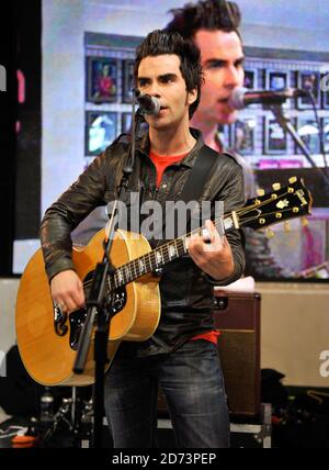 Kelly Jones, de la Stereophonics, se produit en direct à HMV sur Oxford Street, dans le centre de Londres. Banque D'Images