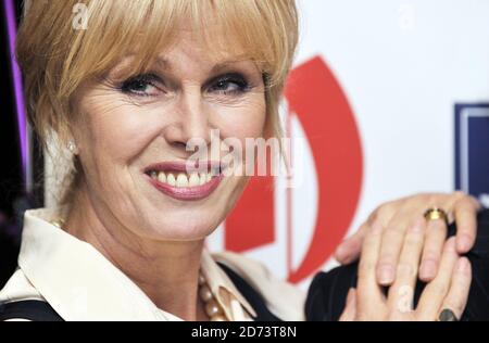 Joanna Lumley, lauréate de l'année 2010 du prix Oldie de l'année, au Simpson's in the Strand, dans le centre de Londres. Banque D'Images