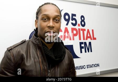 Lemar pose pour des photographies après avoir été interviewé sur Capital FM, dans les studios Global radio du centre de Londres. Banque D'Images