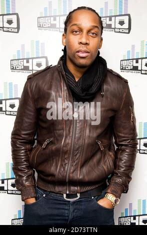 Lemar pose pour des photographies après avoir été interviewé sur le Big Top 40 Show, aux studios de radio globale dans le centre de Londres. Banque D'Images