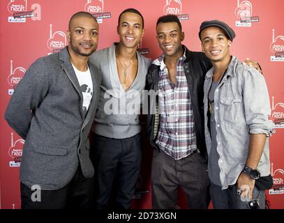 JLS pose pour des photographies pendant l'appel ont un coeur, à l'aide de Starlight Children's Foundation, aux studios de radio globale dans le centre de Londres. Banque D'Images