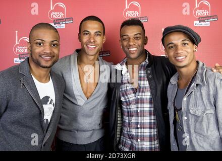 JLS pose pour des photographies pendant l'appel ont un coeur, à l'aide de Starlight Children's Foundation, aux studios de radio globale dans le centre de Londres. Banque D'Images