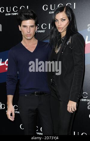 Geordon Nicol et Leigh Lezark arrivent à l'ouverture du magasin éclair temporaire Gucci Icon dans le centre de Londres. Banque D'Images