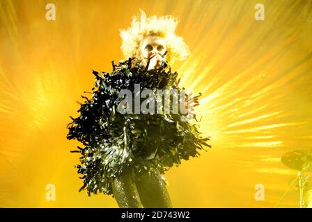 Alison Goldfrapp se présente sur la Nissan Juke Arena Stage pendant le Virgin Media V Festival, à Hylands Park, Chelmsford, Essex. Banque D'Images