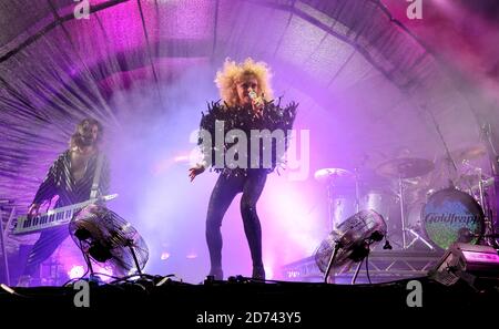 Alison Goldfrapp se présente sur la Nissan Juke Arena Stage pendant le Virgin Media V Festival, à Hylands Park, Chelmsford, Essex. Banque D'Images