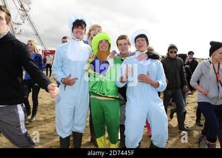 Le Festival accueille les visiteurs pendant la deuxième journée du Leeds Festival, à Bramham Park, dans le West Yorkshire. Banque D'Images