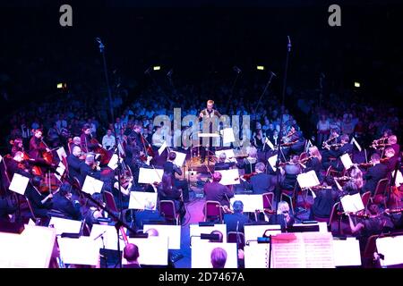 Le Royal Liverpool Philharmonic Orchestra, dirigé par Vasily Petrenko, se joue au Classic FM Live, au Royal Albert Hall dans le centre de Londres. Banque D'Images