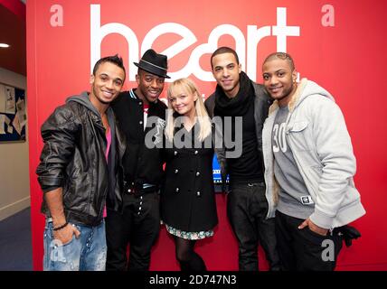 JLS photographié avec Emma Bunton après une interview sur Heart Breakfast, aux studios Global radio dans le centre de Londres. Banque D'Images