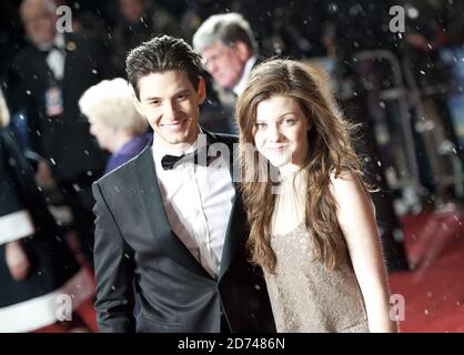 Georgie Henley et Ben Barnes arrivent pour la première des chroniques de Narnia : le voyage de l'Aube TReader à l'Odeon Leicester Square, au centre de Londres Banque D'Images