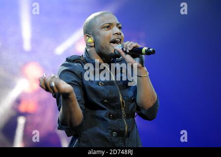 Jonathan 'JB' Gill de JLS se produit en direct au Wembley Arena, dans le nord de Londres. Banque D'Images