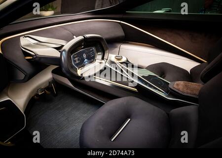 Voiture Aston Martin Lagonda tout-terrain autonome tout électrique au 89e salon international de l'automobile de Genève. Genève, Suisse - 6 mars 2019. Banque D'Images