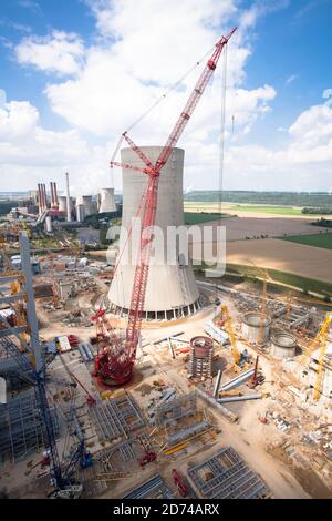 Site de construction de la nouvelle centrale au lignite Neurath près de Grevenbroich, Boa 2/3, tour de refroidissement de 200 mètres de haut, plus grande grue relocalisable Banque D'Images