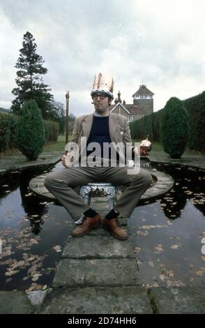 Richard Booth vendeur de livres et autostylisé « King of Hay » à la maison dans son château 1979 Banque D'Images