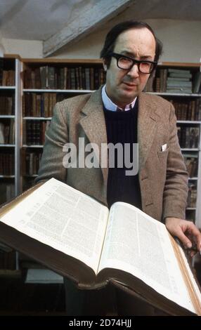 Richard Booth vendeur de livres et autostylisé « King of Hay » à la maison dans son château 1979 Banque D'Images