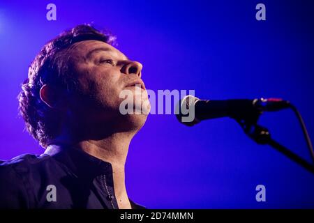 Copenhague, Danemark. 23 avril 2016. Manic Street Preachers, le groupe de rock gallois, donne un concert à VEGA à Copenhague. Ici, le chanteur et guitariste James Dean Bradfield est vu en direct sur scène. (Crédit photo: Gonzales photo - Lasse Lagoni). Banque D'Images