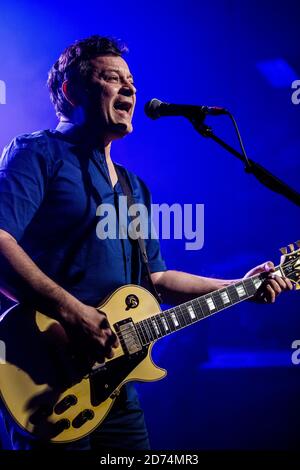 Copenhague, Danemark. 23 avril 2016. Manic Street Preachers, le groupe de rock gallois, donne un concert à VEGA à Copenhague. Ici, le chanteur et guitariste James Dean Bradfield est vu en direct sur scène. (Crédit photo: Gonzales photo - Lasse Lagoni). Banque D'Images