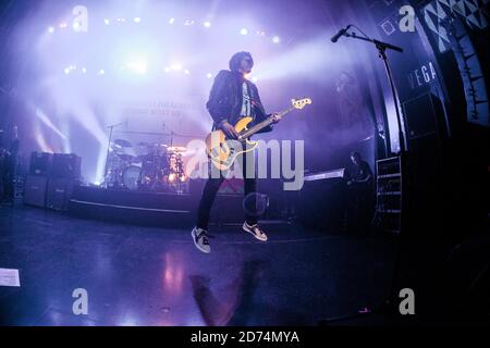 Copenhague, Danemark. 23 avril 2016. Manic Street Preachers, le groupe de rock gallois, donne un concert à VEGA à Copenhague. Ici, le bassiste Nicky Wire est vu en direct sur scène. (Crédit photo: Gonzales photo - Lasse Lagoni). Banque D'Images