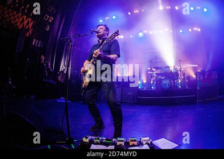 Copenhague, Danemark. 23 avril 2016. Manic Street Preachers, le groupe de rock gallois, donne un concert à VEGA à Copenhague. Ici, le chanteur et guitariste James Dean Bradfield est vu en direct sur scène. (Crédit photo: Gonzales photo - Lasse Lagoni). Banque D'Images