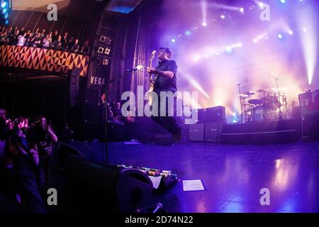 Copenhague, Danemark. 23 avril 2016. Manic Street Preachers, le groupe de rock gallois, donne un concert à VEGA à Copenhague. Ici, le chanteur et guitariste James Dean Bradfield est vu en direct sur scène. (Crédit photo: Gonzales photo - Lasse Lagoni). Banque D'Images