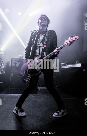 Copenhague, Danemark. 23 avril 2016. Manic Street Preachers, le groupe de rock gallois, donne un concert à VEGA à Copenhague. Ici, le bassiste Nicky Wire est vu en direct sur scène. (Crédit photo: Gonzales photo - Lasse Lagoni). Banque D'Images