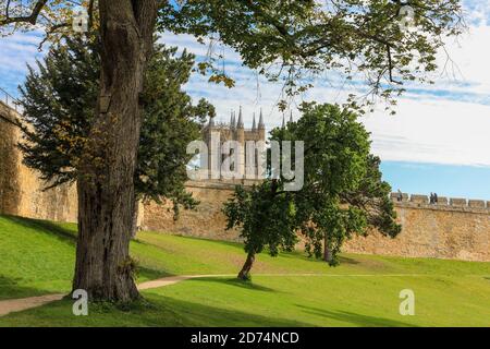Lincoln Cathedral comme vu de l'intérieur de la propriété du château de Lincoln, ville de Lincoln, Lincolnshire, Angleterre, Royaume-Uni Banque D'Images