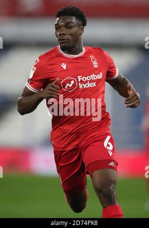 Loïc MBE Soh de Nottingham Forest pendant le match de championnat Sky Bet au stade John Smith, Huddersfield. Date de la photo : vendredi 25 septembre 2020. Voir PA Story FOOTBALL Huddersfield. Le crédit photo devrait se lire comme suit : Nick Potts/PA Wire. UTILISATION ÉDITORIALE UNIQUEMENT utilisation non autorisée avec des fichiers audio, vidéo, données, listes de présentoirs, logos de clubs/ligue ou services « en direct » non autorisés. Utilisation en ligne limitée à 120 images, pas d'émulation vidéo. Aucune utilisation dans les Paris, les jeux ou les publications de club/ligue/joueur unique. Banque D'Images