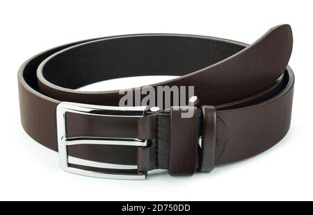 Ceinture en cuir pour homme tendance et attachée avec boucle en métal sombre isolée sur fond blanc. Banque D'Images