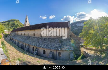 Baume-les-Messieurs, France - 09 01 2020 : vue sur le monastère de Baume Banque D'Images