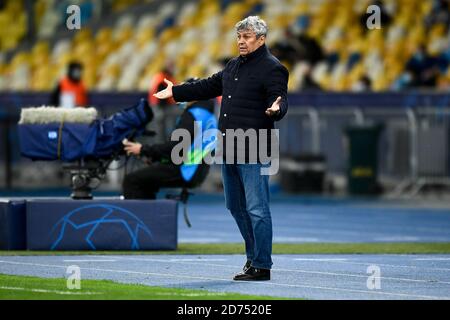 Kiev, Ukraine. 20 octobre 2020. KIEV, UKRAINE - 20 octobre 2020 : Mircea Lucescu, entraîneur en chef du FC Dynamo Kyiv, gestes lors du match de football de la Ligue des champions de l'UEFA entre le FC Dynamo Kyiv et le FC Juventus. (Photo de Nicolò Campo/Sipa USA) crédit: SIPA USA/Alay Live News Banque D'Images