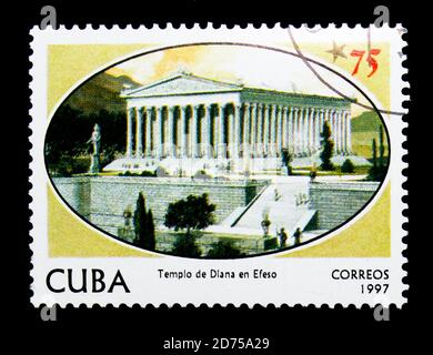 MOSCOU, RUSSIE - 25 NOVEMBRE 2017 : un timbre imprimé à Cuba montre Temple d'Artémis à Éphèse, série des sept merveilles du monde, vers 1997 Banque D'Images