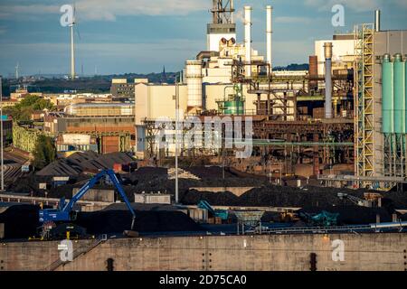 Ports de Duisburg, Rheinkai Nord, port extérieur, locaux de DK Recycling und Roheisen GmbH, sur le Rhin, horizon du centre-ville, Duisburg, chargement de i Banque D'Images