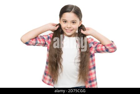 Comment pousser les cheveux plus rapidement. Fille petit enfant vraiment les cheveux longs. Salon de coiffure. Maintien d'une hygiène et d'un soin personnels adéquats. Le fait de s'arraler aux extrémités mortes peut contribuer à stimuler le rajeunissement. Hack de vie de croissance de cheveux. Banque D'Images