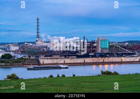 Ports de Duisburg, Rheinkai Nord, port extérieur, à l'arrière du centre-ville avec port intérieur, Archiv Turm des Landesarchiv NRW, Am Rhein, Duisburg, Banque D'Images