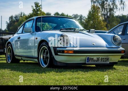 PAAREN IM GLIEN, ALLEMAGNE - 03 OCTOBRE 2020 : voiture de sport Porsche 911 SC, 1981. Die Oldtimer Show 2020. Banque D'Images