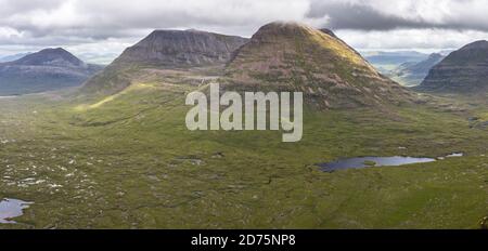 Ruadh-stac Mor et Sail Mor de Beinn dix-huit de Carn na Feola (Bein Dearg), Forêt de Torridon, Wester Ross, Écosse Banque D'Images