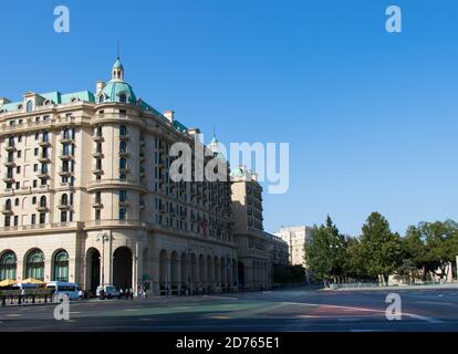 Bakou, Azerbaïdjan - 18 septembre 2018 - Hôtel four Seasons à Bakou, sur l'avenue Neftchilar. Bakou est la capitale de l'Azerbaïdjan. Banque D'Images