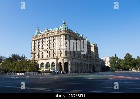 Bakou, Azerbaïdjan - 18 septembre 2018 - Hôtel four Seasons à Bakou, sur l'avenue Neftchilar. Bakou est la capitale de l'Azerbaïdjan. Banque D'Images