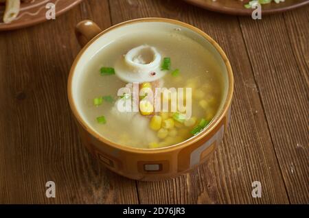 La recette de soupe de maïs sucré au crabe est aromatisée au gingembre Banque D'Images