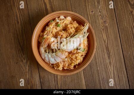 Risotto primavera - plat italien classique de saison veg avec homard Banque D'Images