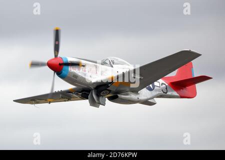 P-51D nord-américain « Tall in the Saddle » en représentation au Royal International Air tatouage 2017, RAF Fairford, Royaume-Uni Banque D'Images