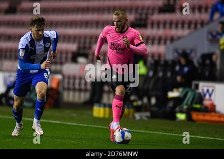 Joe Ward (23), de Peterborough United, descend l'aile Banque D'Images