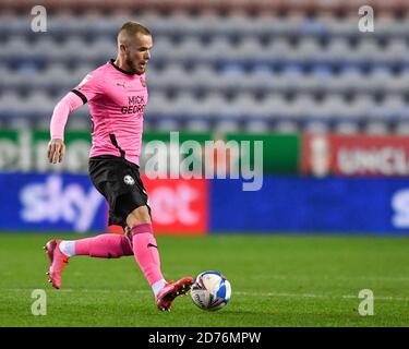 Joe Ward (23) de Peterborough United s'avance avec bille Banque D'Images