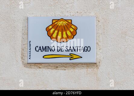 Panneau marquant le chemin de Saint James ou Camino de Santiago, Leon, Castille et Leon, Espagne Banque D'Images