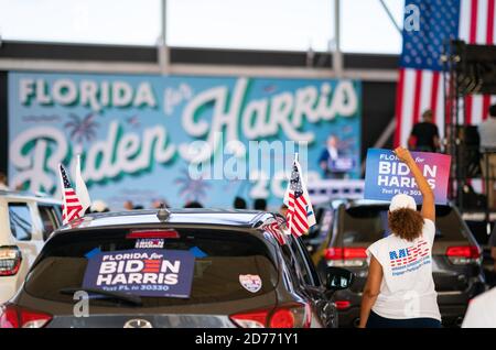 MIRAMAR, Floride, États-Unis - 13 octobre 2020 - le candidat à la présidence des États-Unis Joe Biden au rassemblement Drive-In GOTV au parc régional de Miramar - Miramar, Floride, États-Unis - Banque D'Images