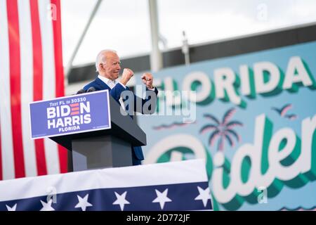 MIRAMAR, Floride, États-Unis - 13 octobre 2020 - le candidat à la présidence des États-Unis Joe Biden au rassemblement Drive-In GOTV au parc régional de Miramar - Miramar, Floride, États-Unis - Banque D'Images