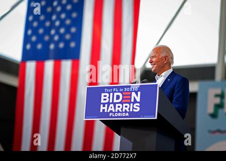 MIRAMAR, Floride, États-Unis - 13 octobre 2020 - le candidat à la présidence des États-Unis Joe Biden au rassemblement Drive-In GOTV au parc régional de Miramar - Miramar, Floride, États-Unis - Banque D'Images