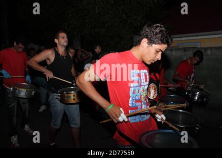 Carnaval aux Saintes Guadeloupe la nuit Banque D'Images